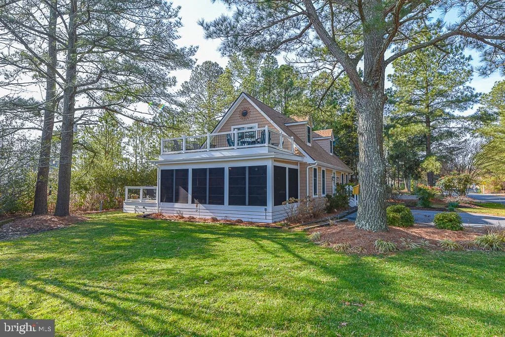 Photo of 956 LAKE VIEW DRIVE