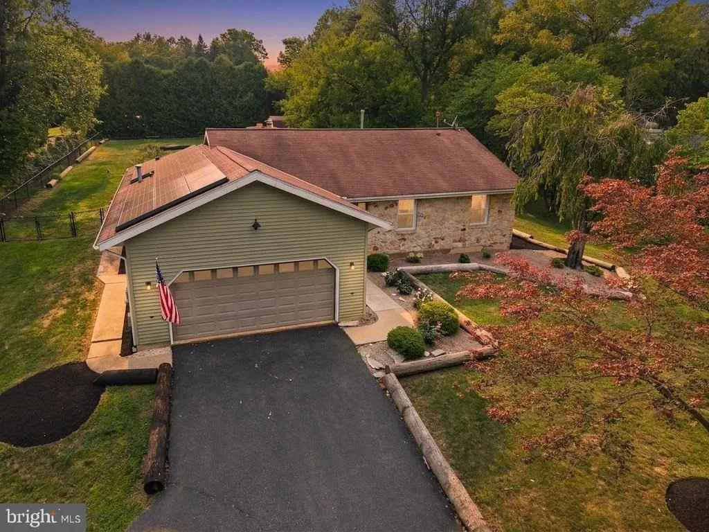 Photo of 223 PINEVIEW DRIVE