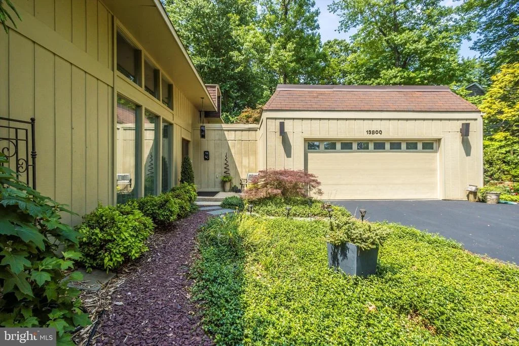 Photo of 13800 CREST HILL LANE
