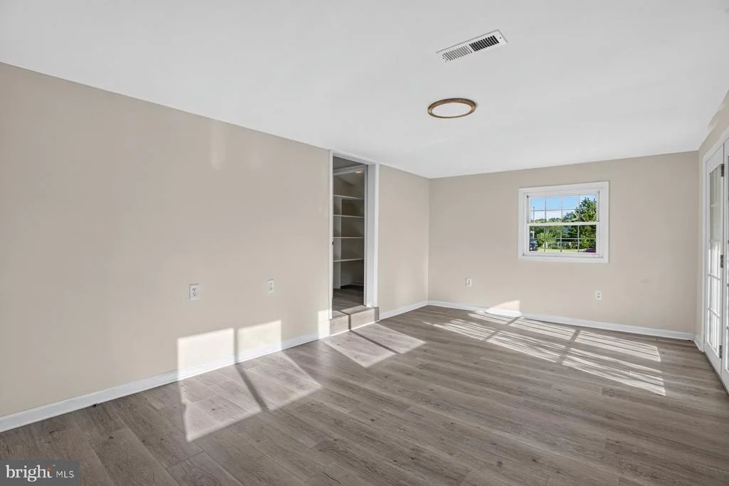 Photo of 6204 AUTH ROAD