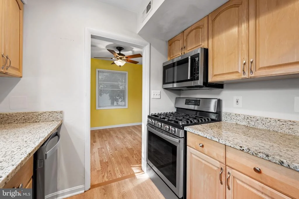 Photo of 825 CLIFFEDGE ROAD