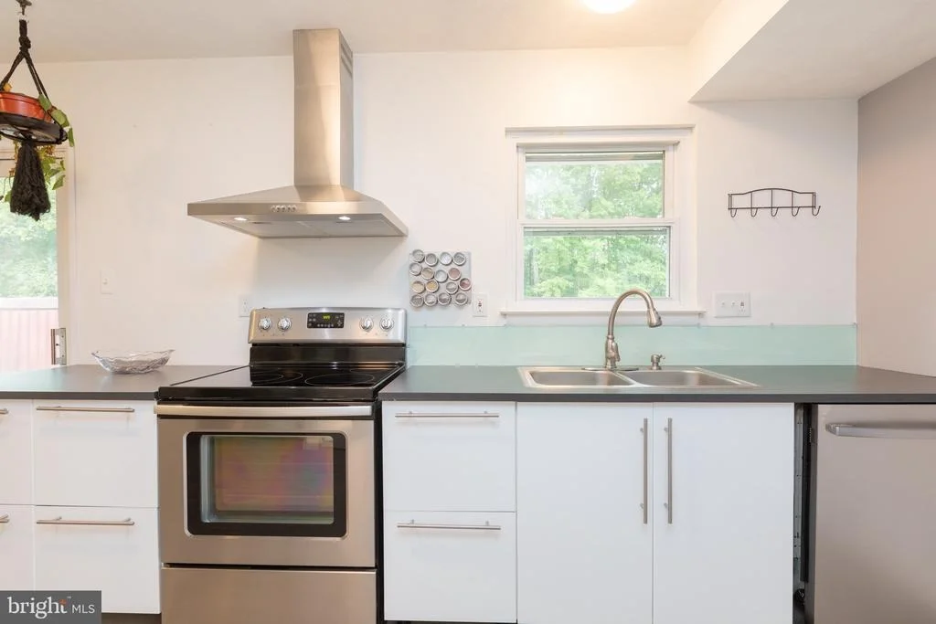 Photo of 706 UNIVERSITY DRIVE