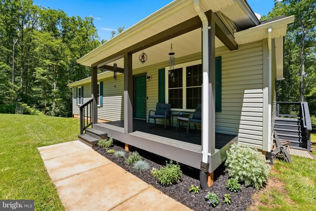 Photo of 898 SEVILLE RD.