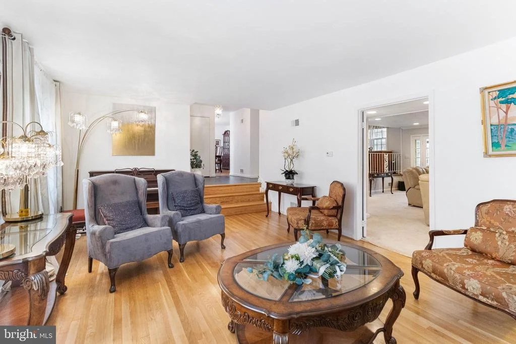Photo of 2609 VILLAGE LANE