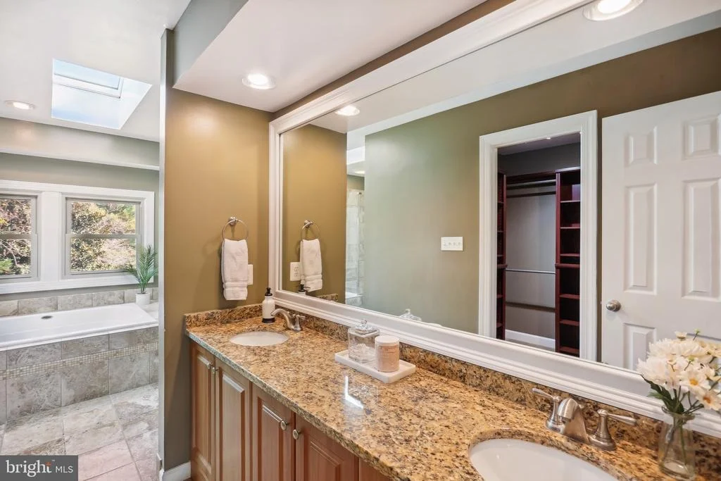 Photo of 5305 KINGSBROOK DRIVE