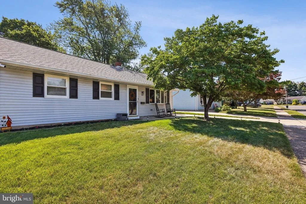 Photo of 469 WINDSOR DRIVE
