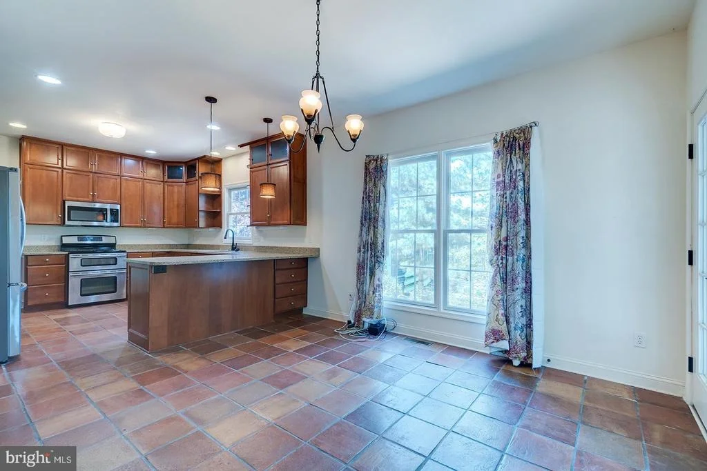 Photo of 142 W SHORE DRIVE