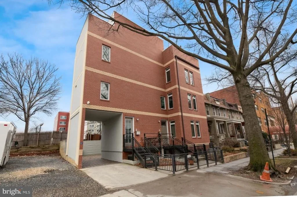Photo of 915 3RD STREET NE