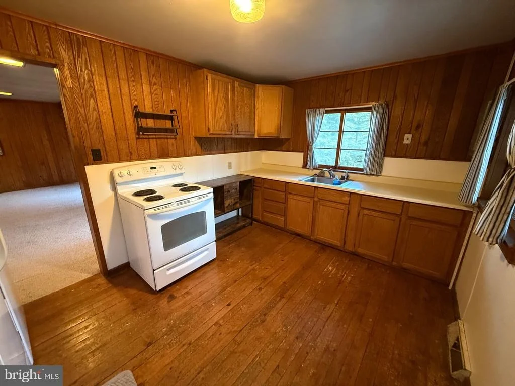 Photo of 337 BRANT ROAD