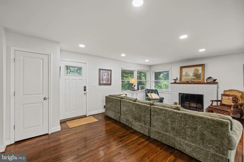Photo of 803 JOPPA ROAD W