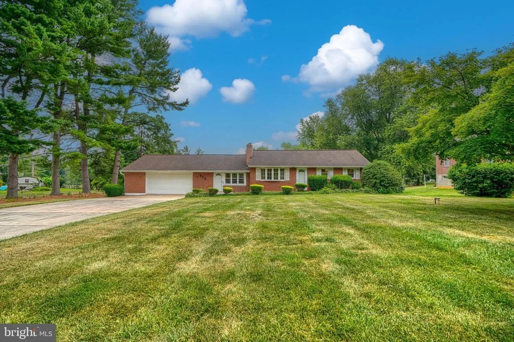 Photo of 323 MONTGOMERY DRIVE