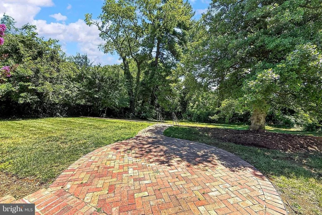 Photo of 201 LONGVIEW DRIVE