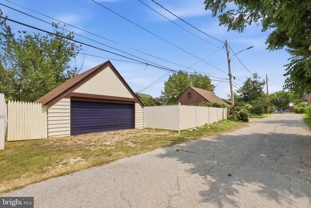 Photo of 408 CARROLL PARKWAY
