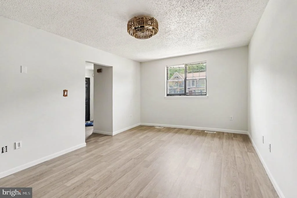 Photo of 737 FOX CHASE CIRCLE