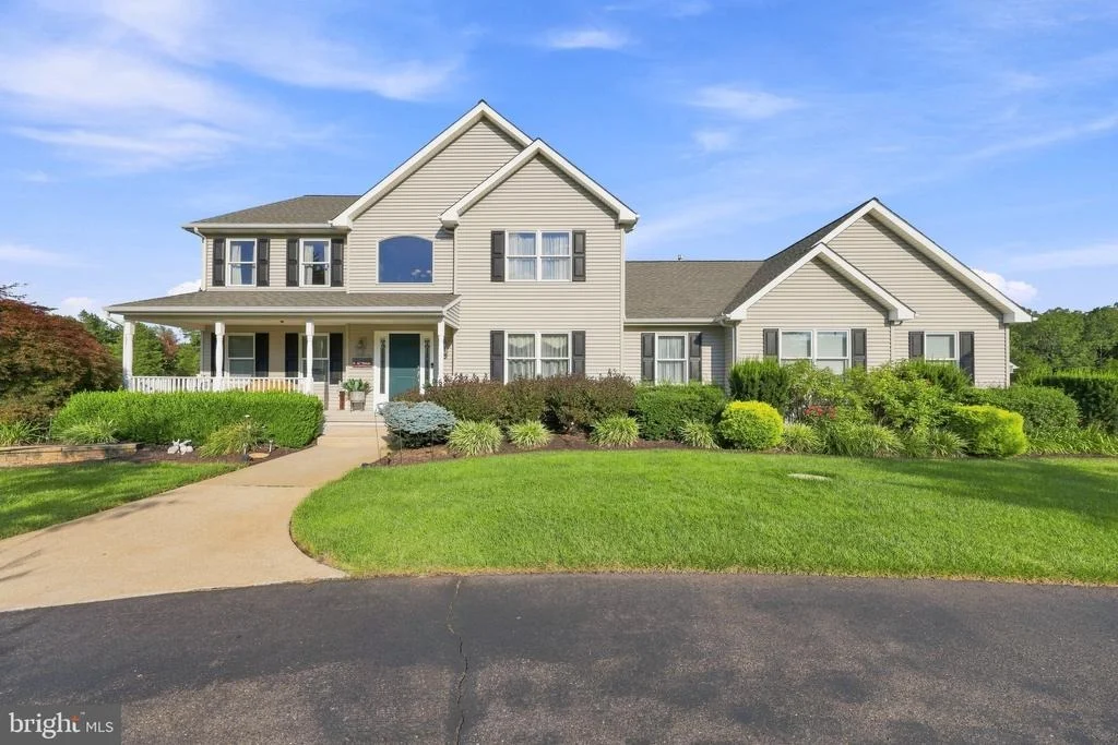 Photo of 646 ALBERTSON ROAD