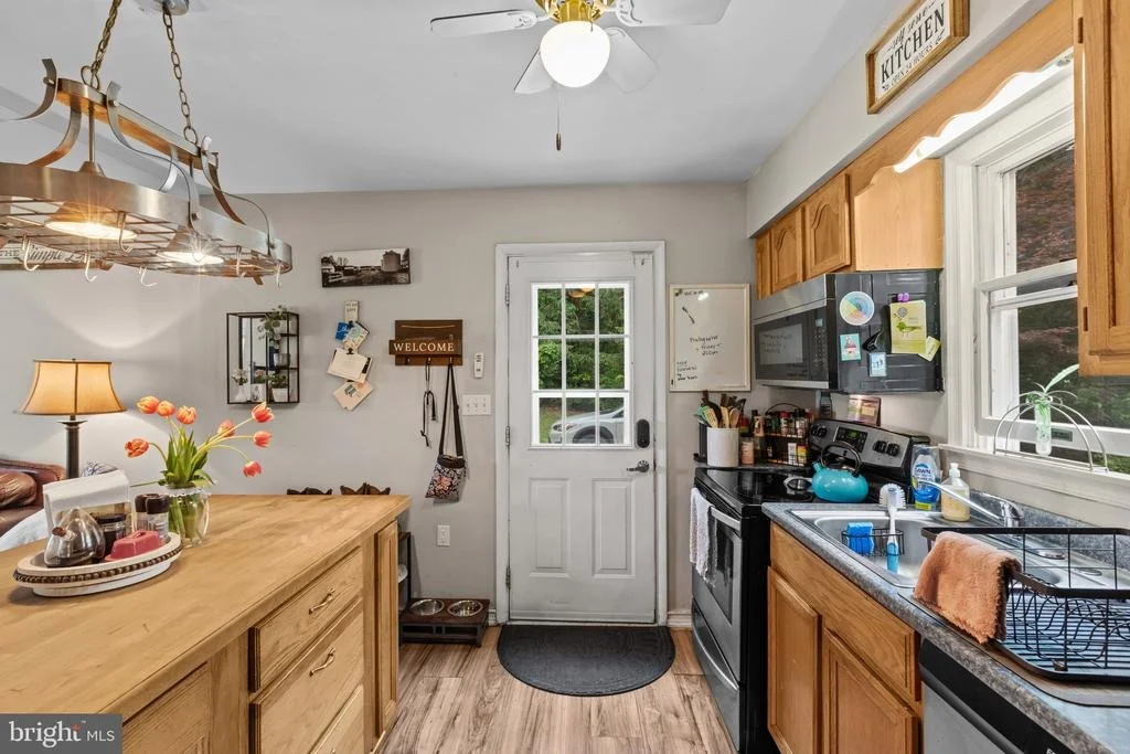 Photo of 1304 NAUGAHYDE ROAD