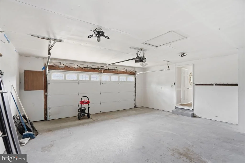 Photo of 2592 JOHN MILTON DRIVE