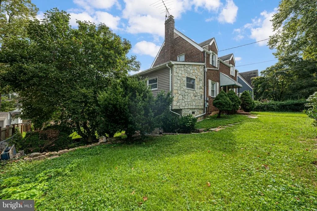Photo of 1124 45TH PLACE SE