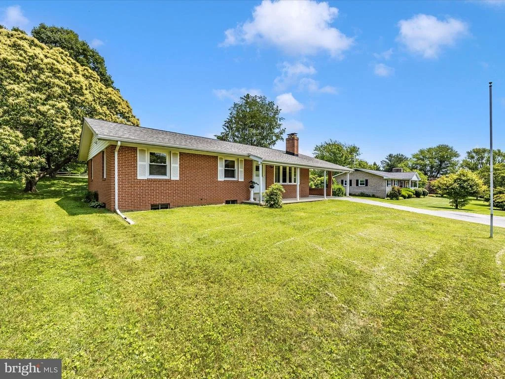 Photo of 5634 SHOOKSTOWN ROAD