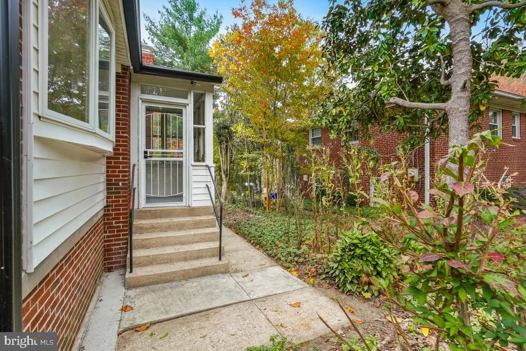 Photo of 1203 BRANTFORD AVENUE