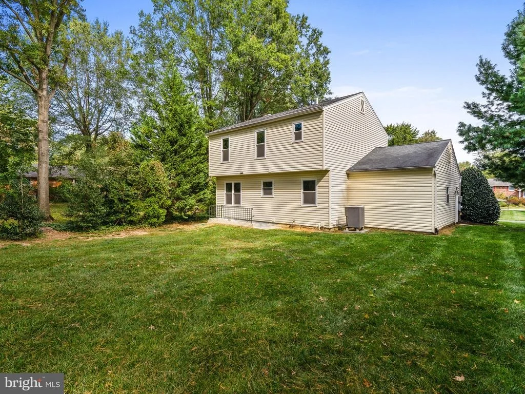 Photo of 18712 ROLLING ACRES WAY