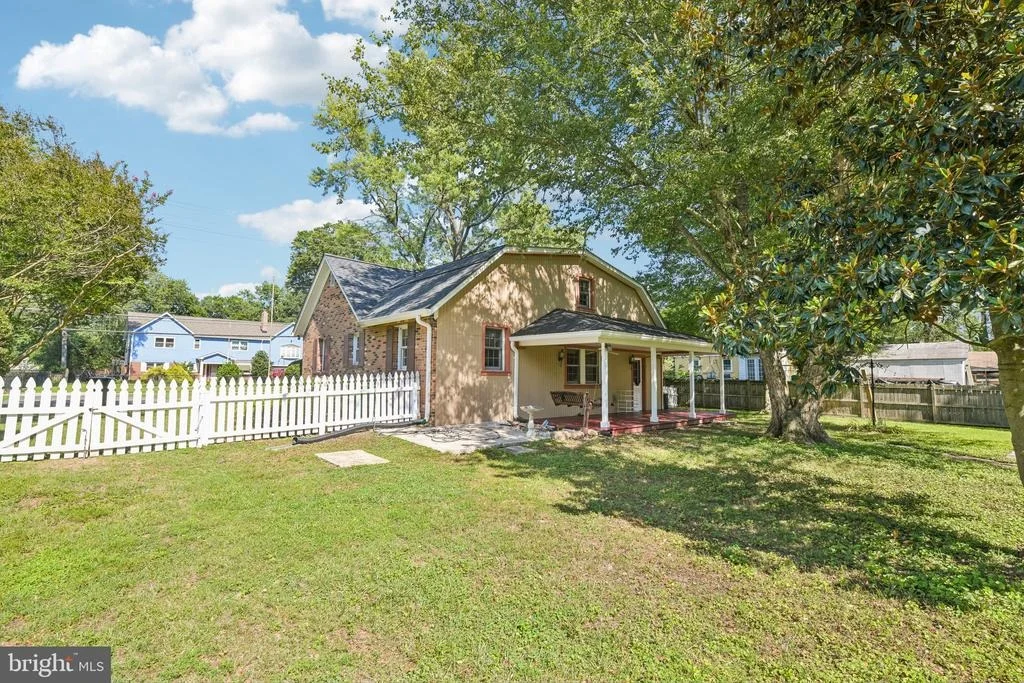 Photo of 8420 LEAF ROAD