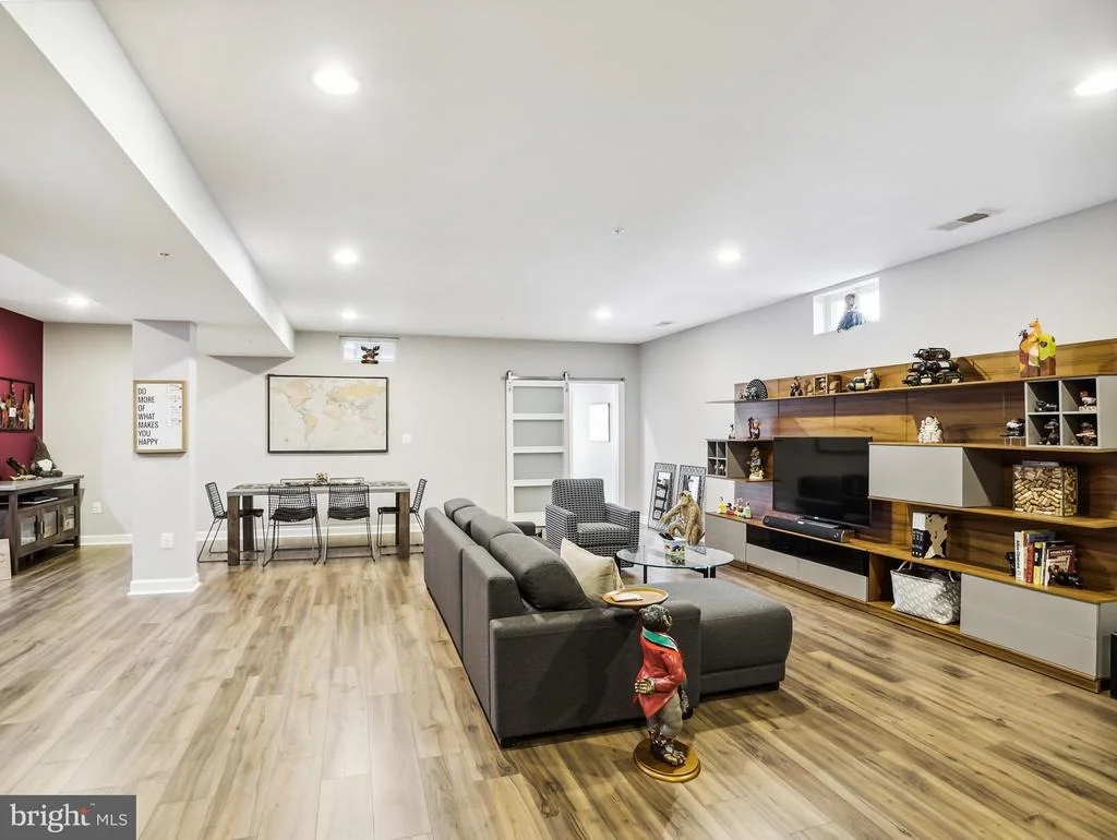 Photo of 2936 LEVEE DRIVE