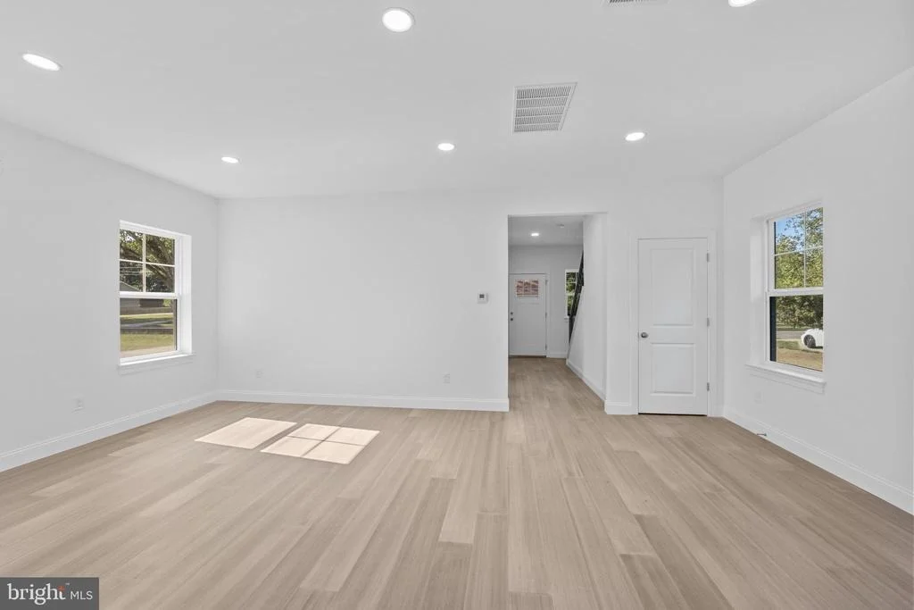Photo of 492 ELLIS AVENUE