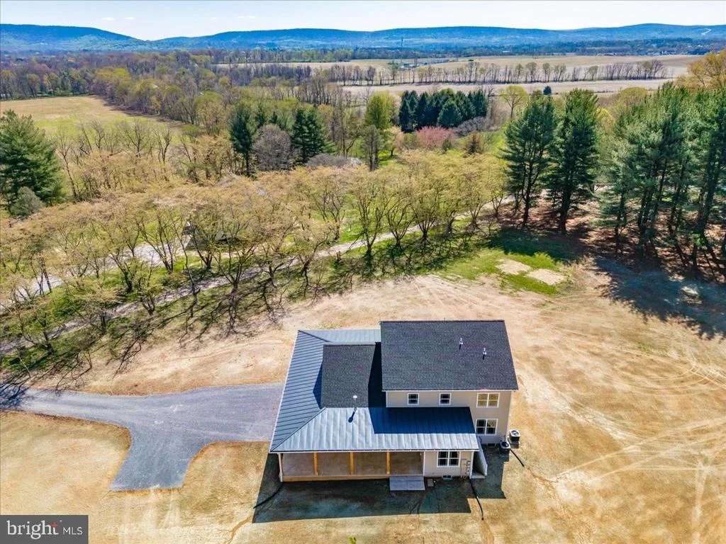Photo of 460 SHADE TREE LANE