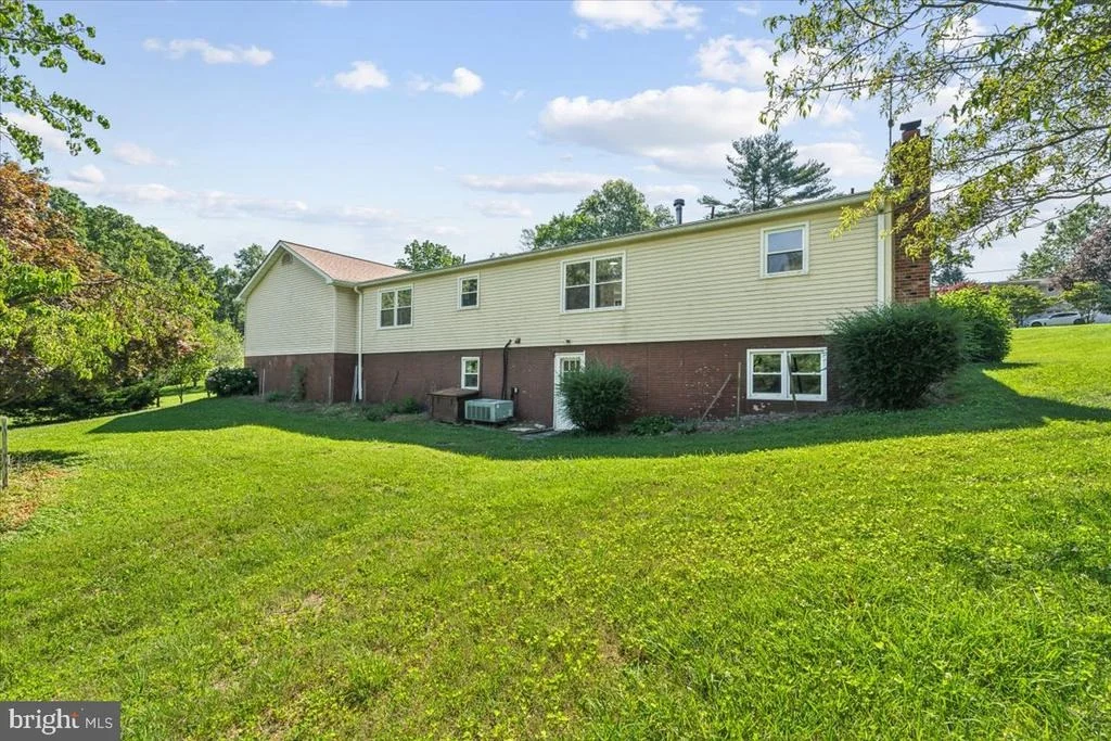 Photo of 6347 DAVIS ROAD