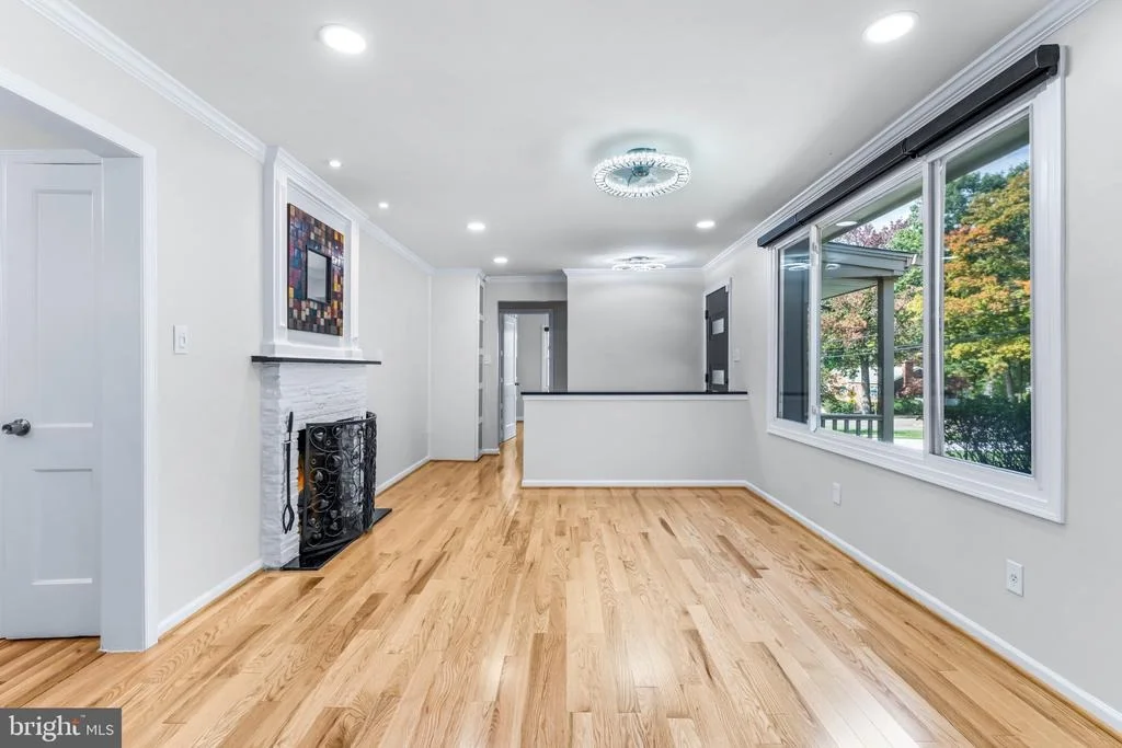 Photo of 6015 FOREST ROAD