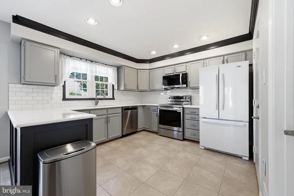 Photo of 1019 CHINABERRY DRIVE
