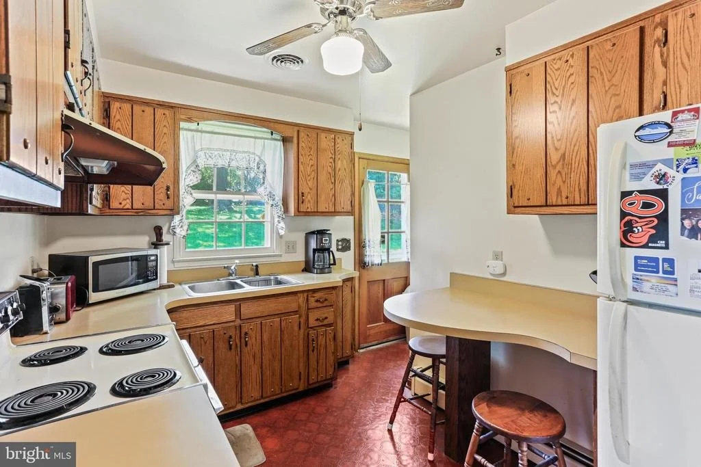 Photo of 24128 DOREEN DRIVE
