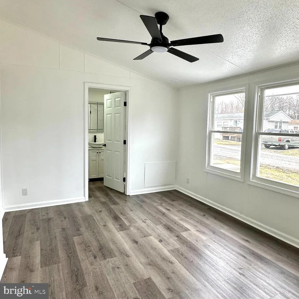 Photo of 606 RED OAK DRIVE
