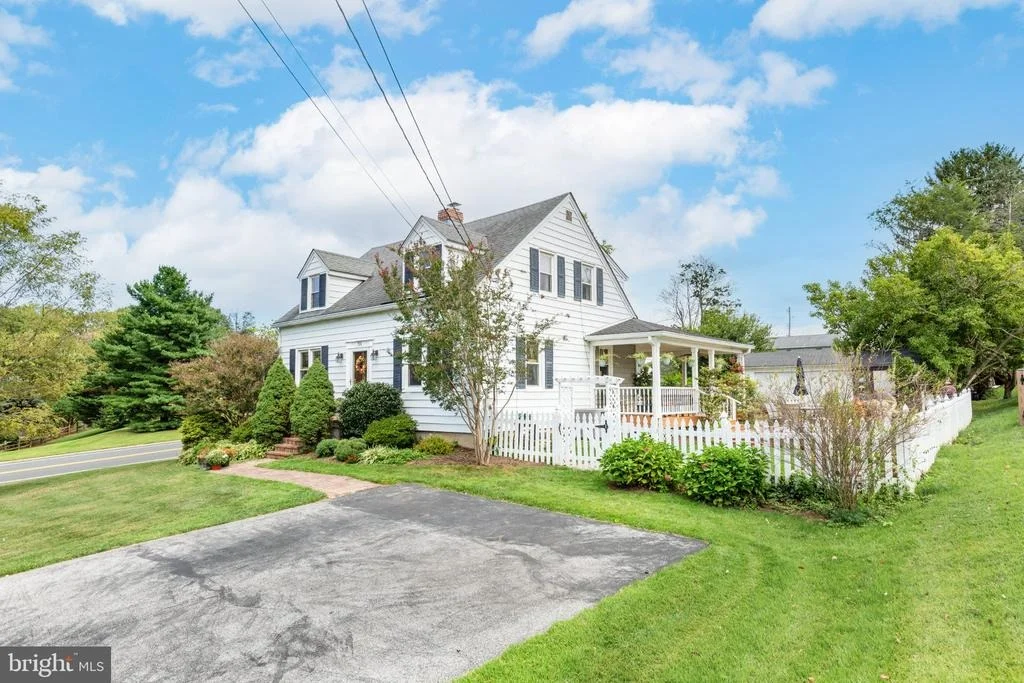 Photo of 701 LONGVIEW AVENUE