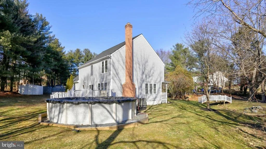 Photo of 8278 LEISHEAR ROAD