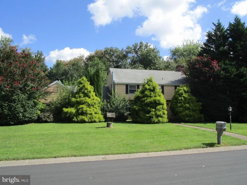 Photo of 40 W FAIRWAY CIRCLE