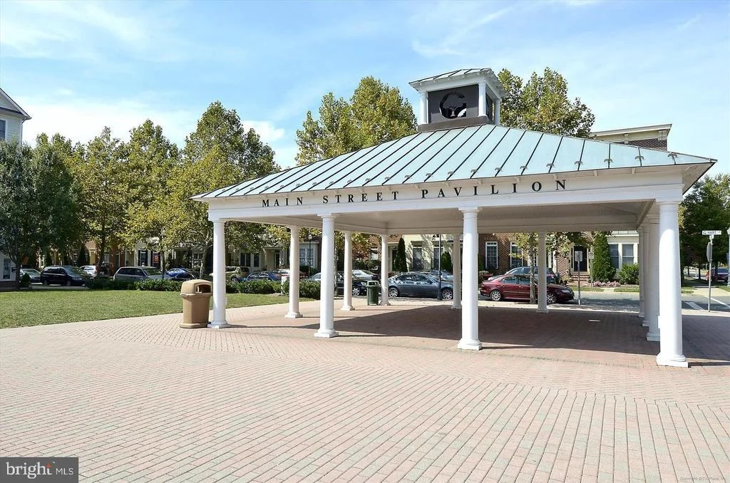 Photo of 465 TSCHIFFELY SQUARE ROAD