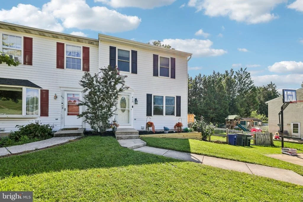 Photo of 413 BABYLON COURT