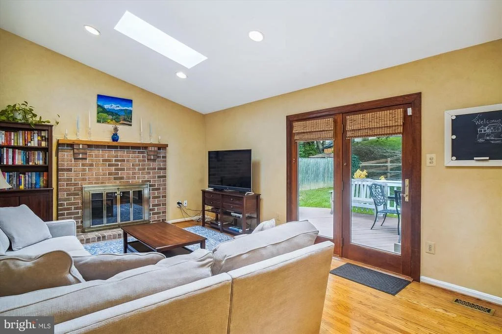 Photo of 2427 HENSLOWE DRIVE