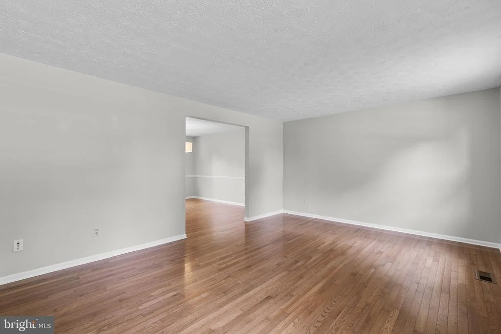 Photo of 8064 RED JACKET WAY