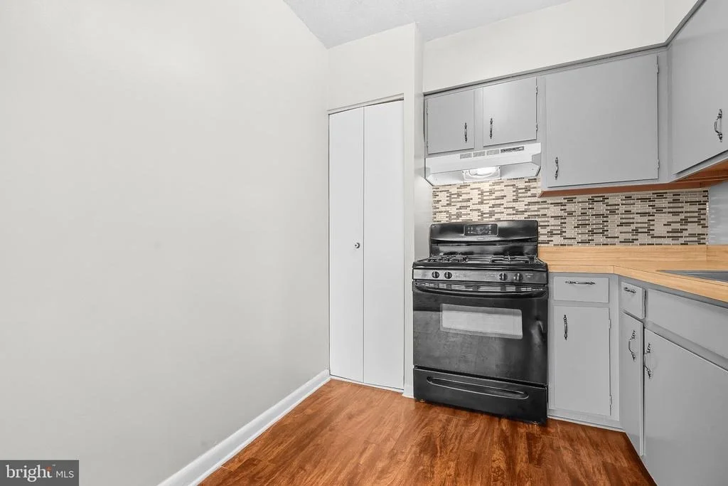 Photo of Unit 607 at 4410 OGLETHORPE STREET
