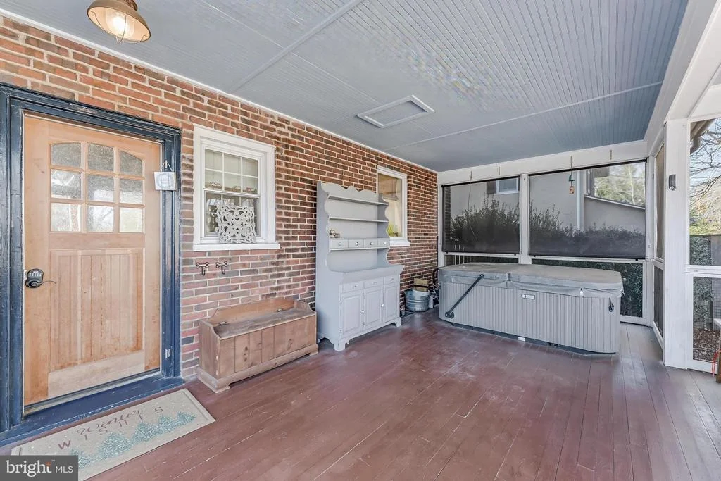 Photo of 247 WATERLOO STREET