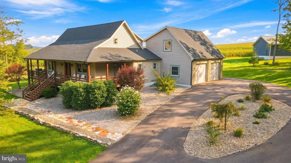 Photo of 607 PIN OAK CIRCLE