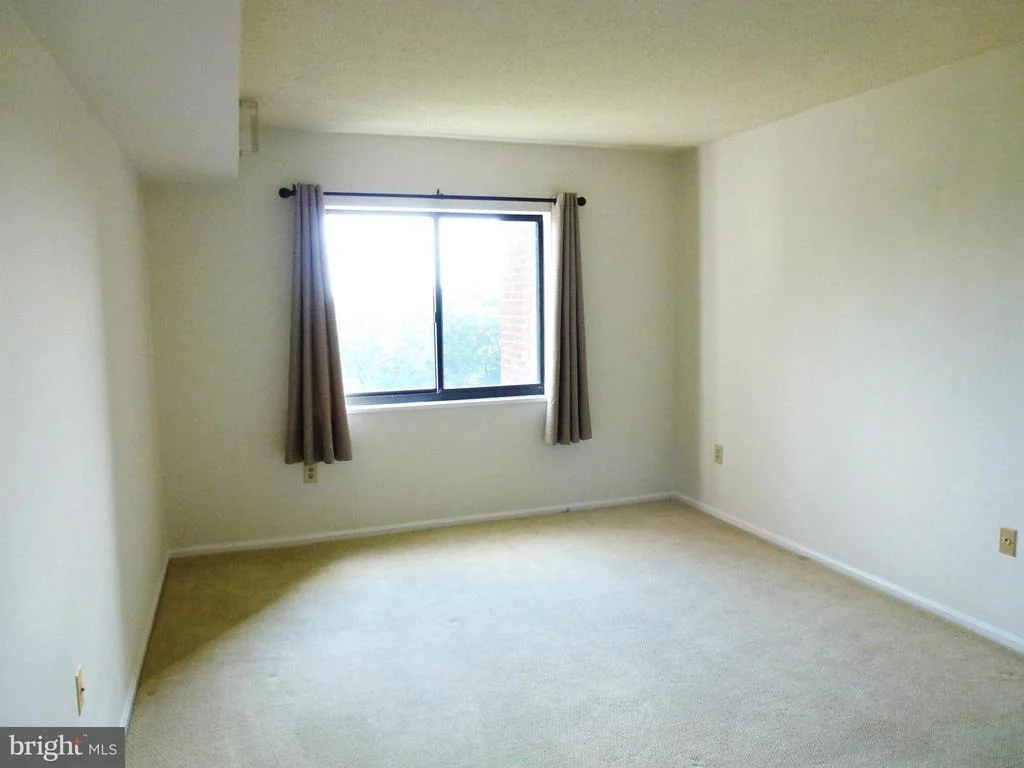 Photo of Unit 2902 at 15107 INTERLACHEN DRIVE