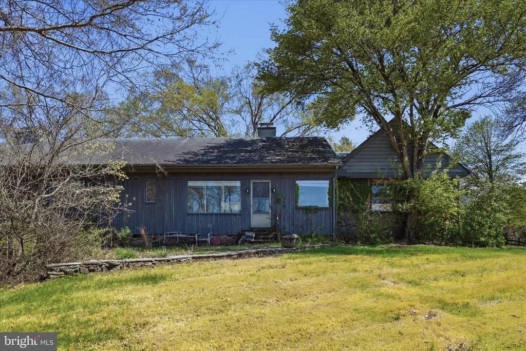 Photo of 2517 FIVE POINTS ROAD