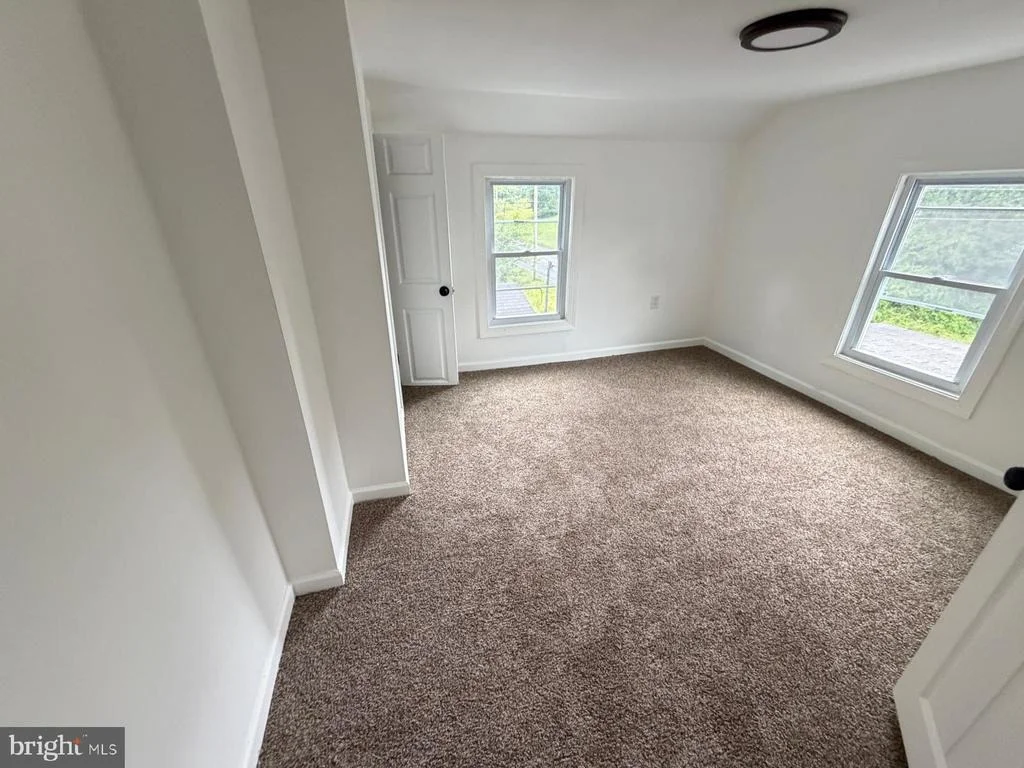 Photo of 667 THOMPSON ROAD