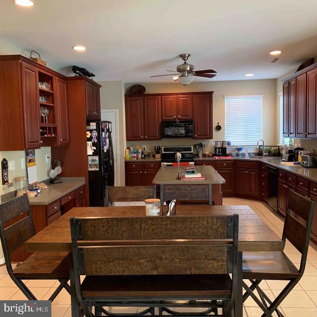 Photo of 428 CLYDEBANK DRIVE