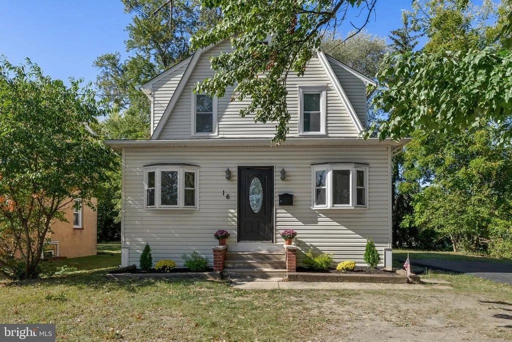 Photo of 16 MOORE AVENUE