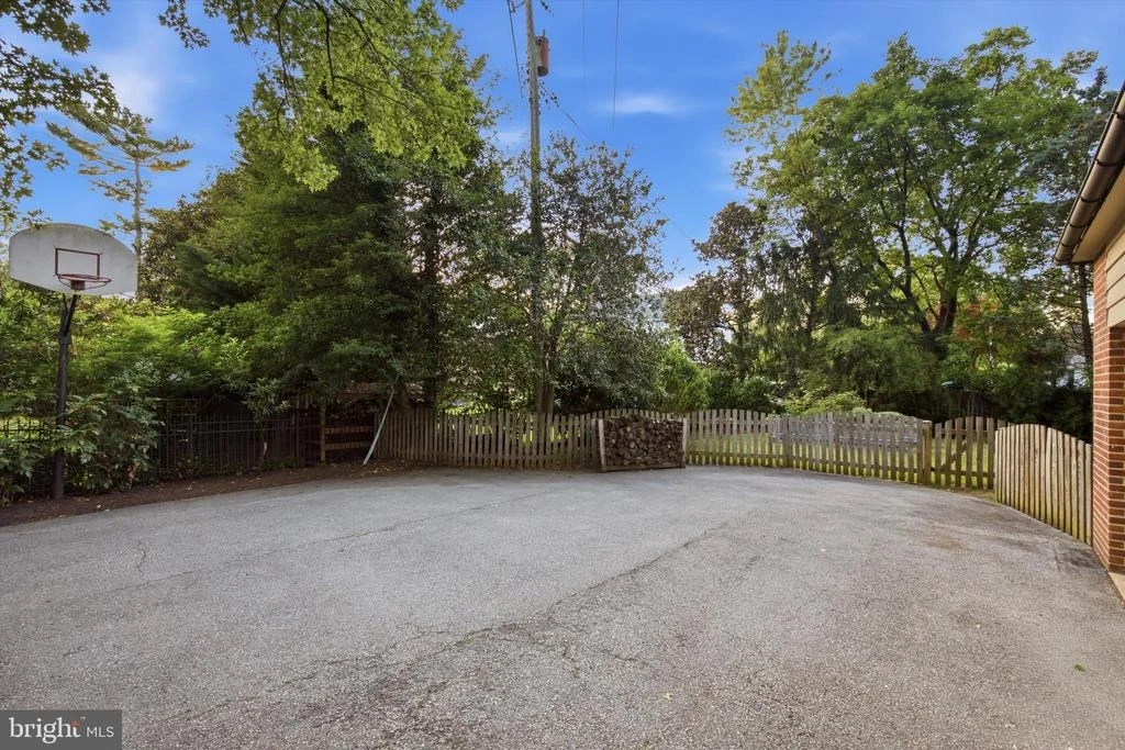 Photo of 2 BELLEMORE ROAD